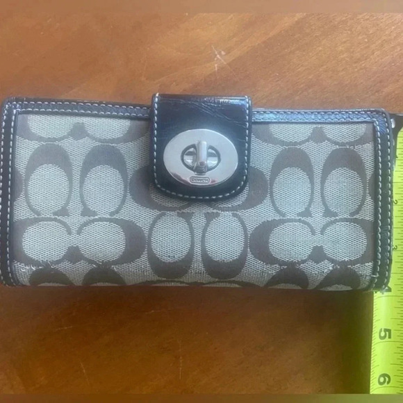 Coach Signature Brown/Beige Canvas Turn-lock Checkbook Wallet w/ Change-purse. - Picture 8 of 8